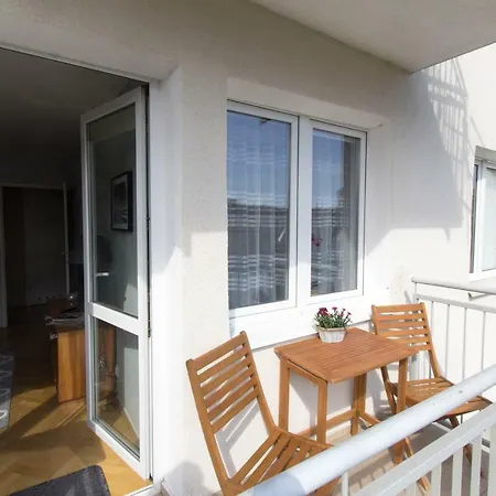 Rosa Iii -3 Pokoje- アパート グディニャ